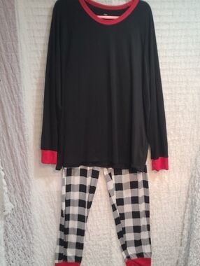Holiday Time Black and Red Long-Sleeve Pajama Set Buffalo Check Pants PTP 30